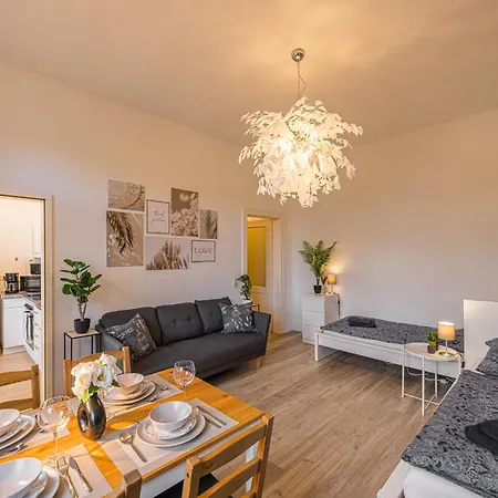 Flower Apartment *