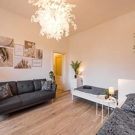 Flower Apartment *